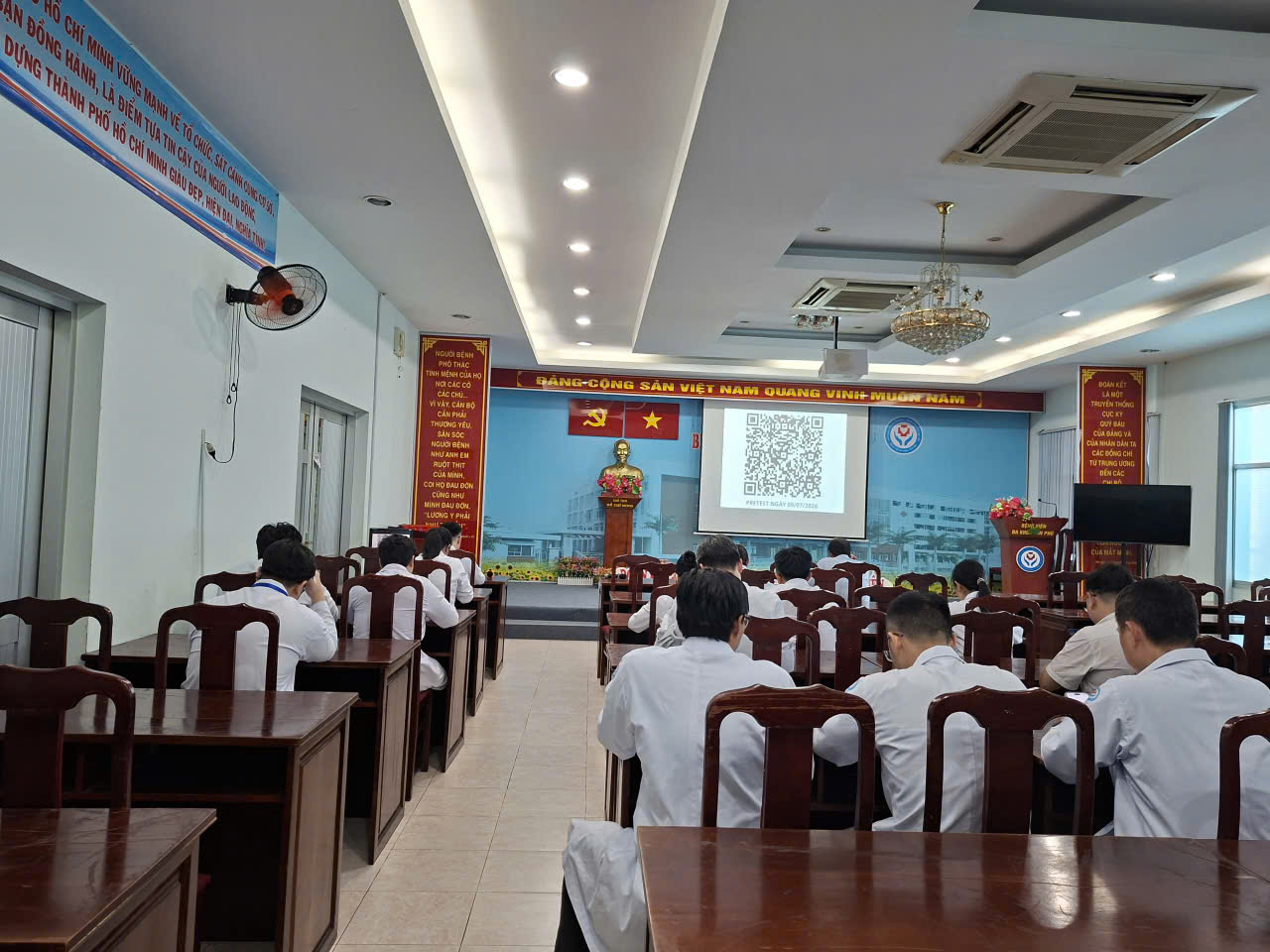 Viêm Amidan Phân loại, Chẩn đoán và Chiến lược Điều trị Hiện đại trong thực hành lâm sàng