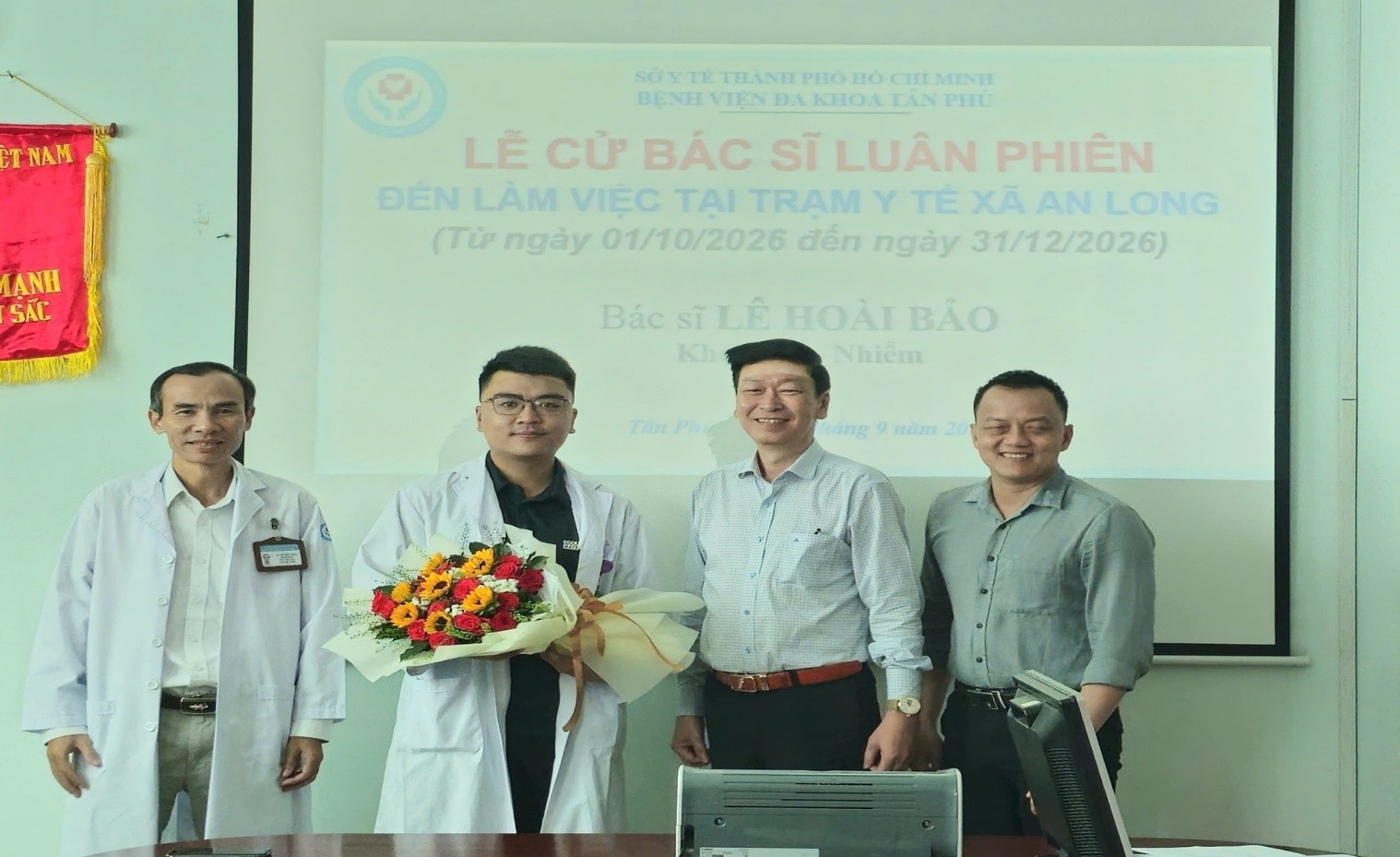 Bác sĩ trẻ Bệnh viện Đa khoa Tân Phú tình nguyện về công tác tại Trạm Y tế xã An Long, Thành phố Hồ Chí Minh