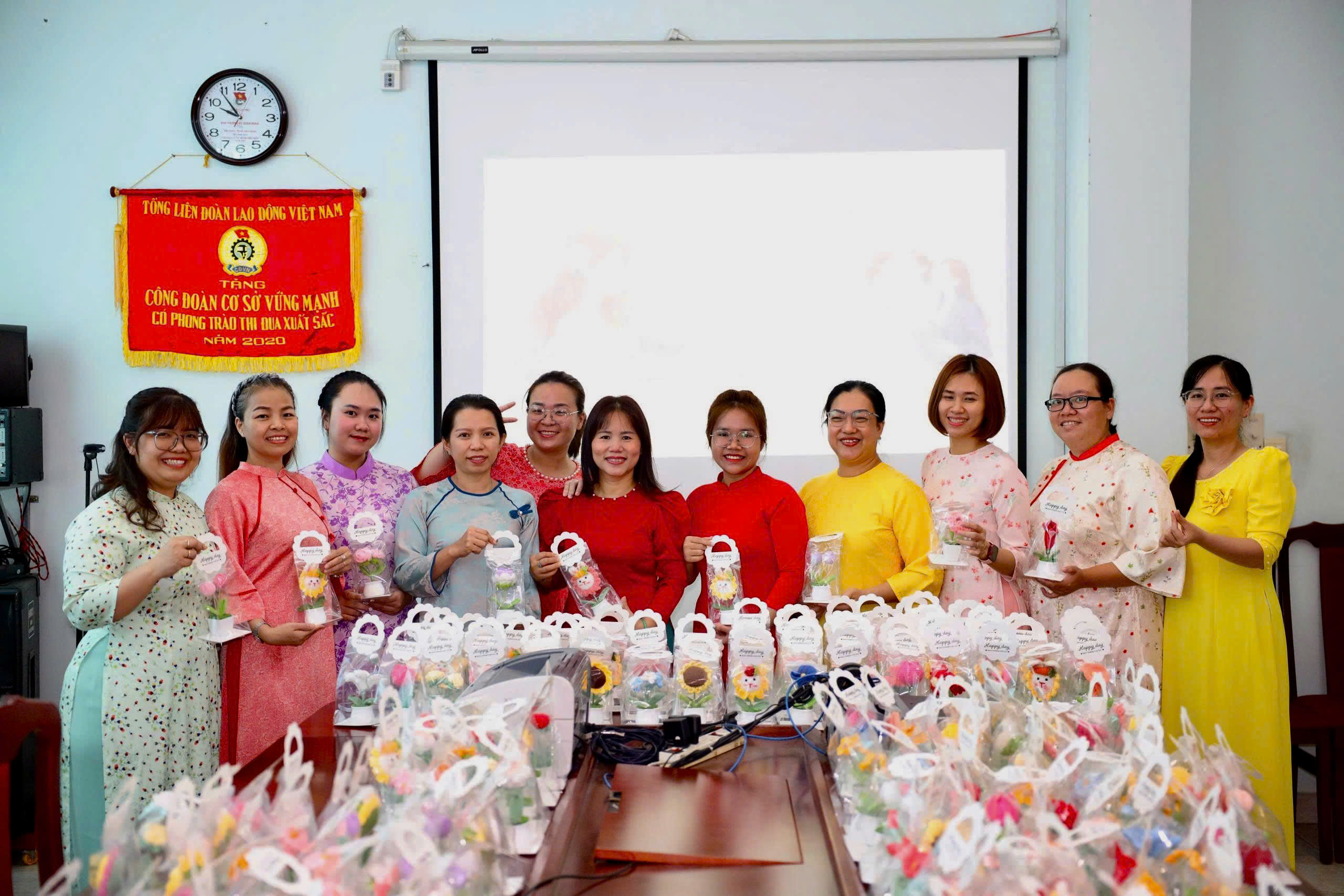 CHƯƠNG TRÌNH TẶNG QUÀ CHÀO MỪNG NGÀY QUỐC TẾ PHỤ NỮ 08/3 TẠI BỆNH VIỆN ĐA KHOA TÂN PHÚ