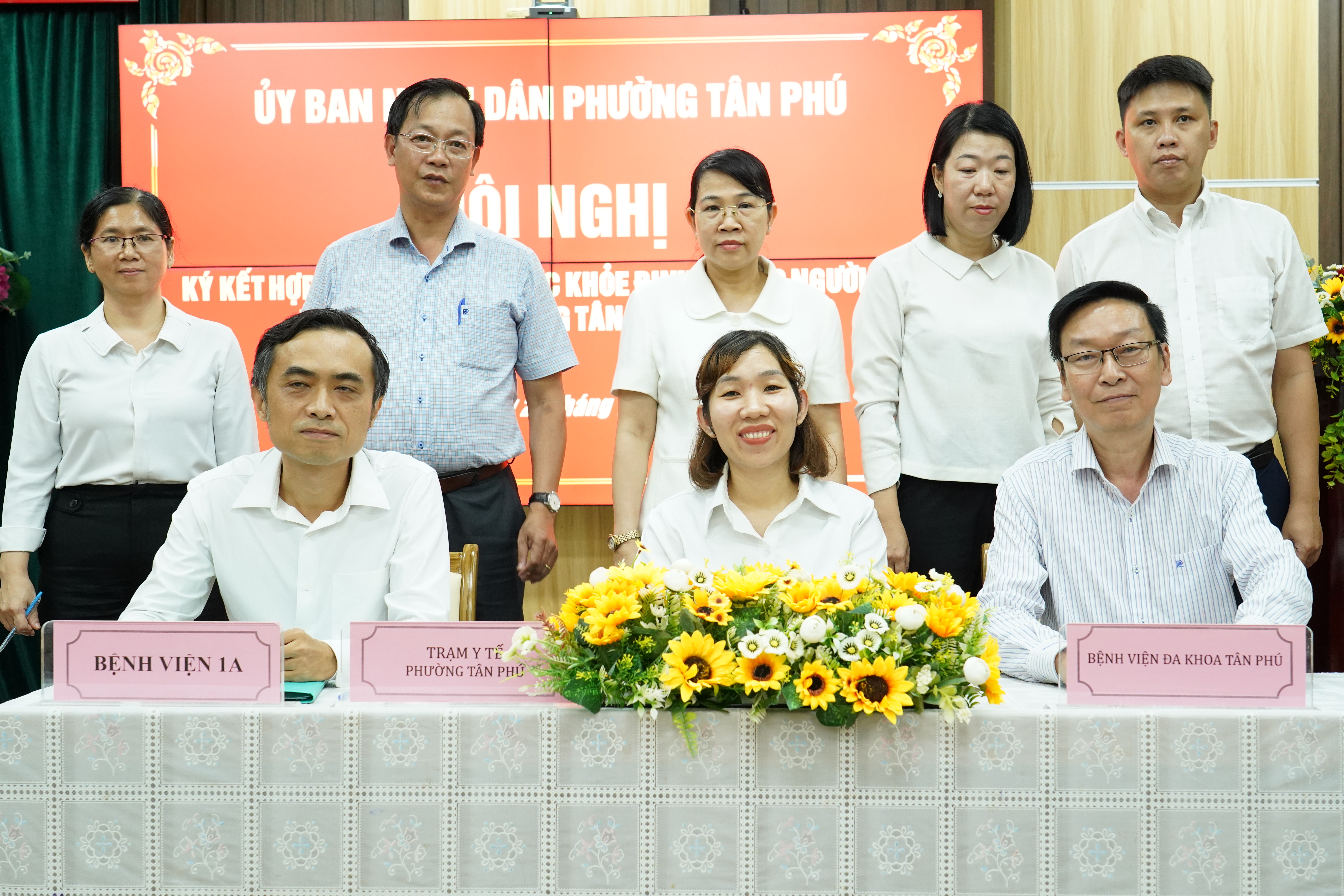 Bệnh viện Đa khoa Tân Phú ký kết hợp đồng triển khai khám sức khỏe toàn dân trên địa bàn phường Tân Phú