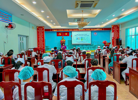 CHUẨN HÓA GIAO TIẾP LÂM SÀNG QUA TẬP HUẤN  