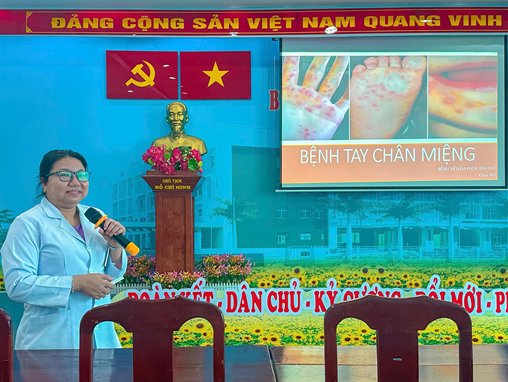 CẬP NHẬT KIẾN THỨC VÀ NÂNG CAO KỸ NĂNG QUA BUỔI SINH HOẠT KHOA HỌC KỸ THUẬT: CHUYÊN ĐỀ CHĂM SÓC TRẺ BỊ BỆNH TAY CHÂN MIỆNG