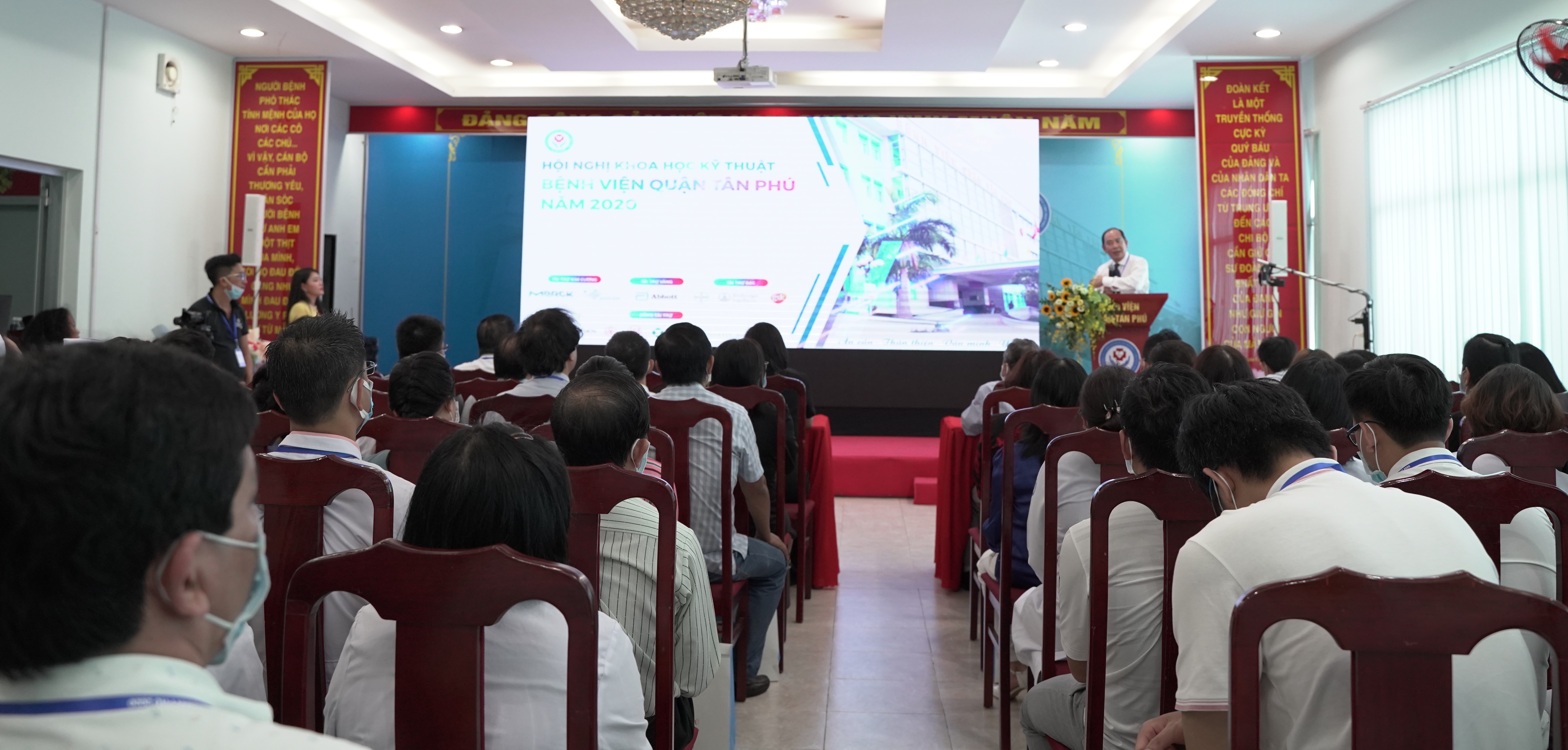 Bệnh viện quận Tân Phú tổ chức thành công hội nghị khoa học kỹ thuật năm 2020