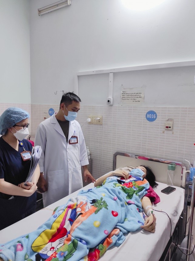 Khoa Phụ Sản bệnh viện Quận Tân Phú - Phẫu thuật nội soi thành công cho bệnh nhân xuất huyết nội do vỡ nang buồng trứng