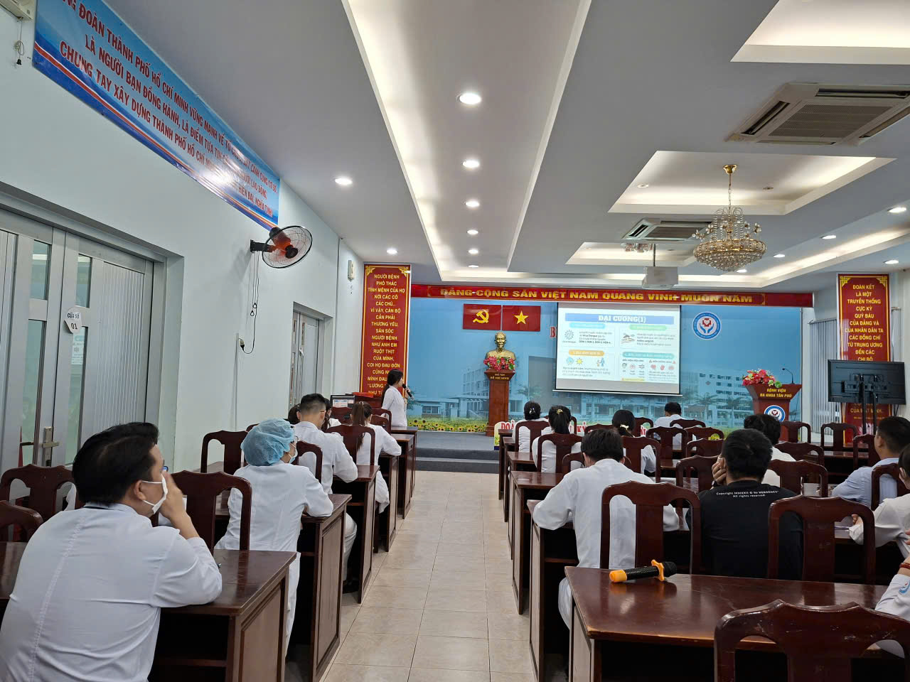 CẬP NHẬT KIẾN THỨC CHUYÊN MÔN Chủ đề: “Sốt xuất huyết Dengue nặng ở trẻ em”
