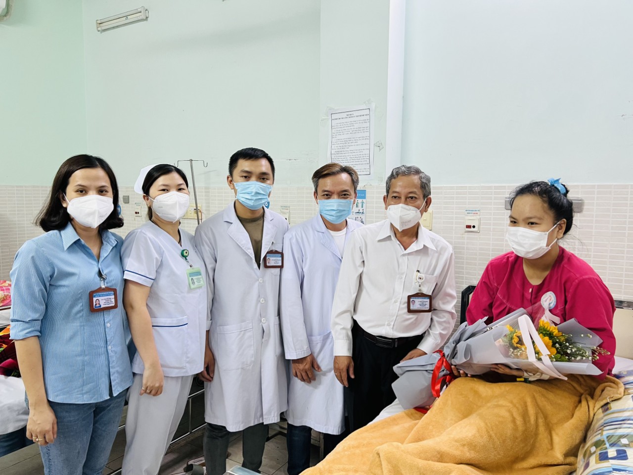 Phẫu thuật thành công cho sản phụ thai ngoài tử cung thể trong ổ bụng (bám trên buồng trứng) rất hiếm gặp