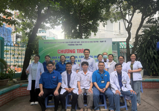 benh vien da khoa tan phu to chuc kham benh cap thuoc mien phi cho nguoi dan co hoan canh kho khan tren dia ban phuong tan phu